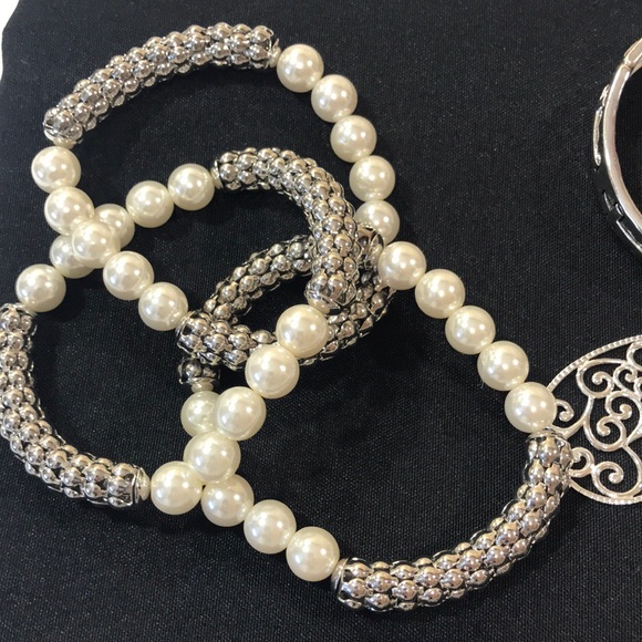 Bundle of Fashion Jewelry - Picture 6 of 8